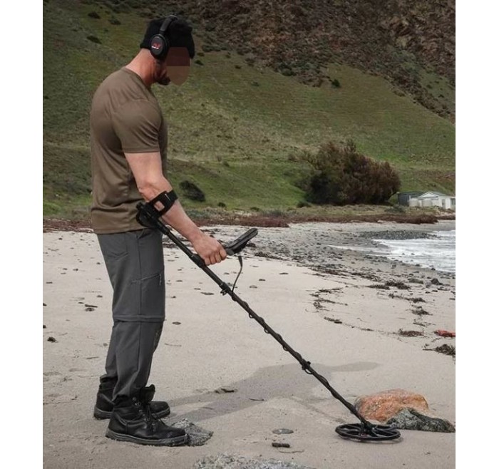 MINELAB METAL DETECTOR EQUINOX 900