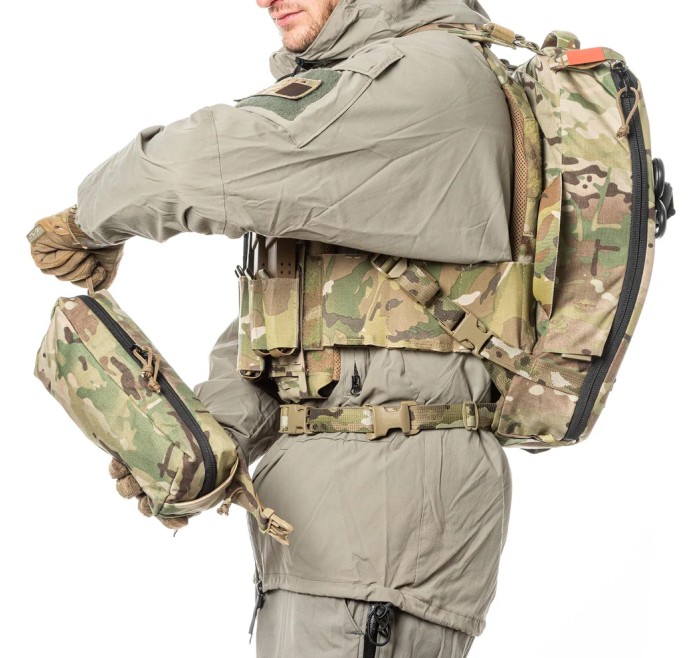 BLACK FOLIUM TASCA AURA 13 QD POUCH