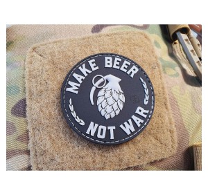 VARI PATCH PVC MAKE BEER NOT WAR